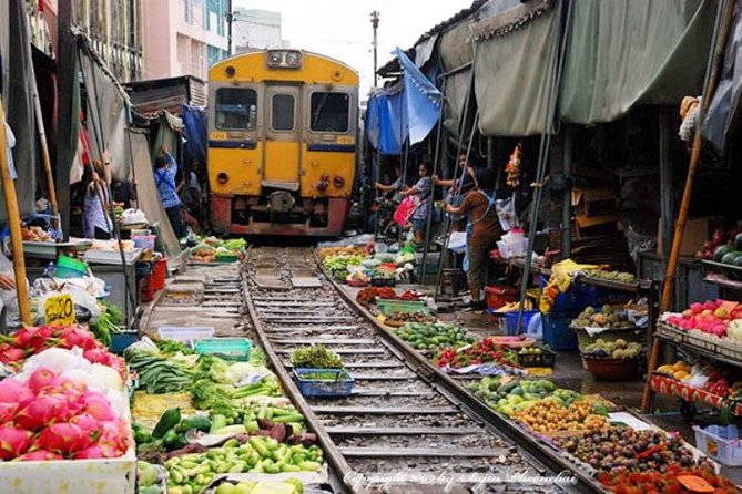 Bangkok: Join Tour Train Market – Damnern Saduak Floating Market