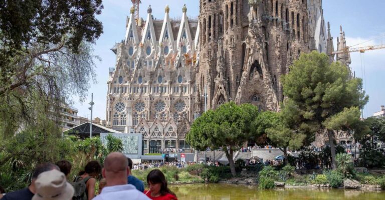 Barcelona: City Highlights Bike, E-bike, or E-Scooter Tour