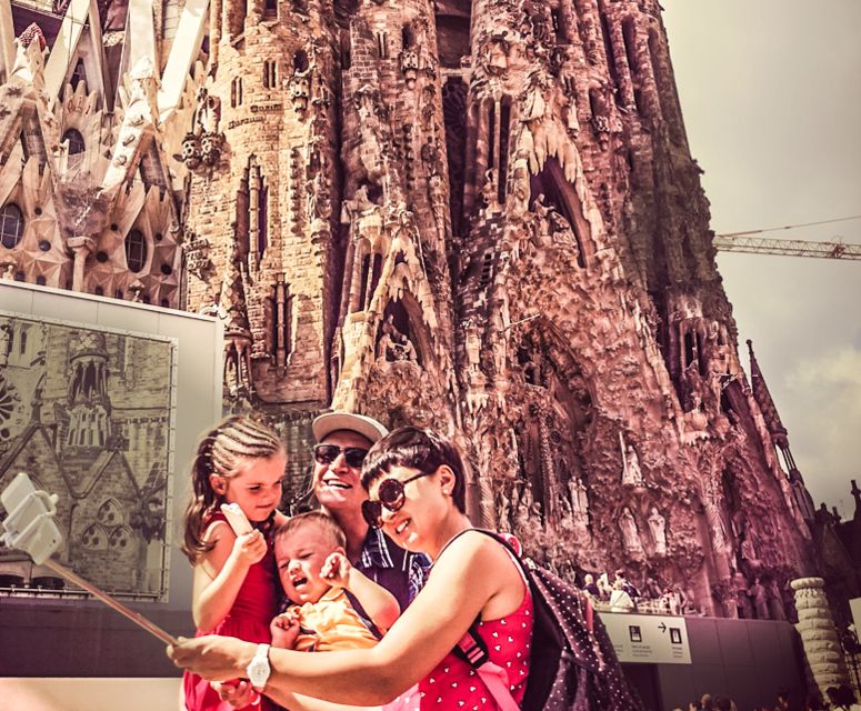 Barcelona: Gaudi Private City Tour With Sagrada Familia