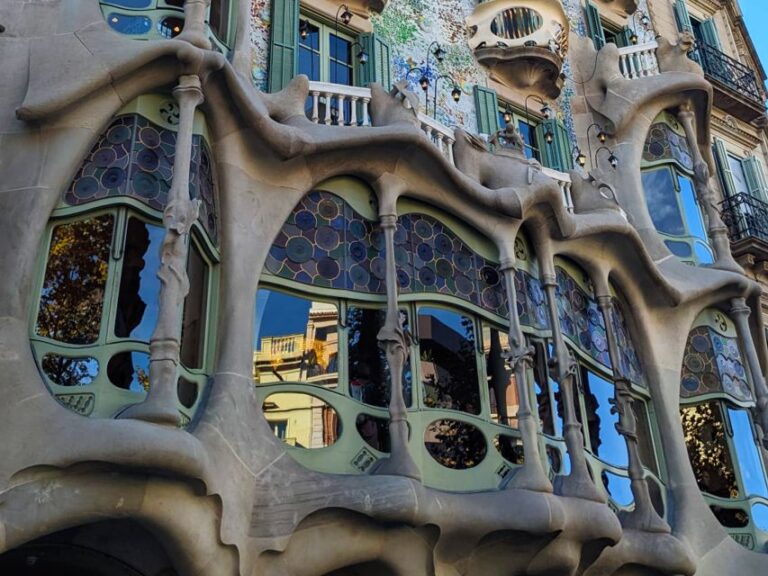 Barcelona: Old Town Private Walking Tour of Past and Present