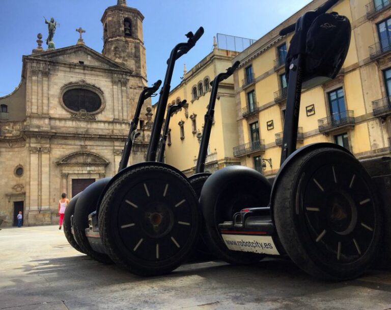 Barcelona: Private Gaudi Guided Segway Tour