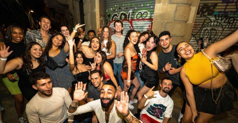 Barcelona: Pub Crawl With 1-Hour Open Bar and VIP Club Entry