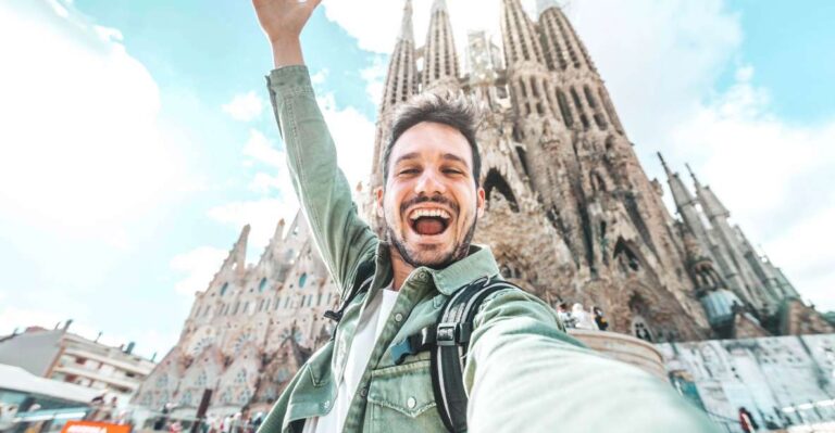 Barcelona: Sagrada Familia Tour With Tower Access Option