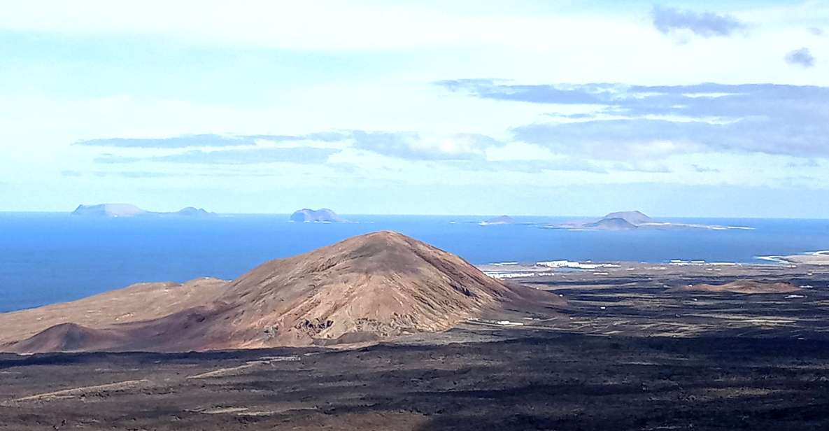 1 caldera blanca hiking through the wild beauty of lanzarote Caldera Blanca: Hiking Through the Wild Beauty of Lanzarote