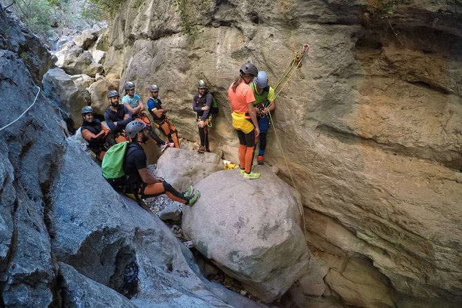 Canyoning Green Throat