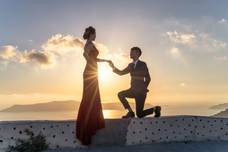 Capture Your Marriage Proposal Memories: Photoshoot in Oia