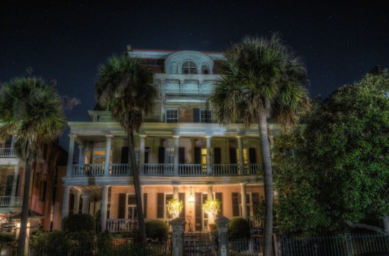 Charleston: Guided Pub Crawl and Haunted History Tour