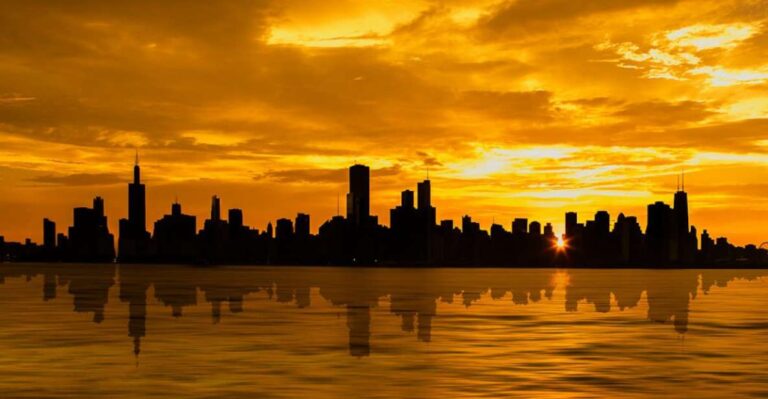 Chicago: 1.5-Hour Romantic Sunset Cruise