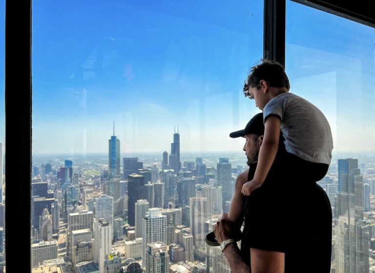 Chicago: 360 Chicago Observation Deck Sip and View Ticket