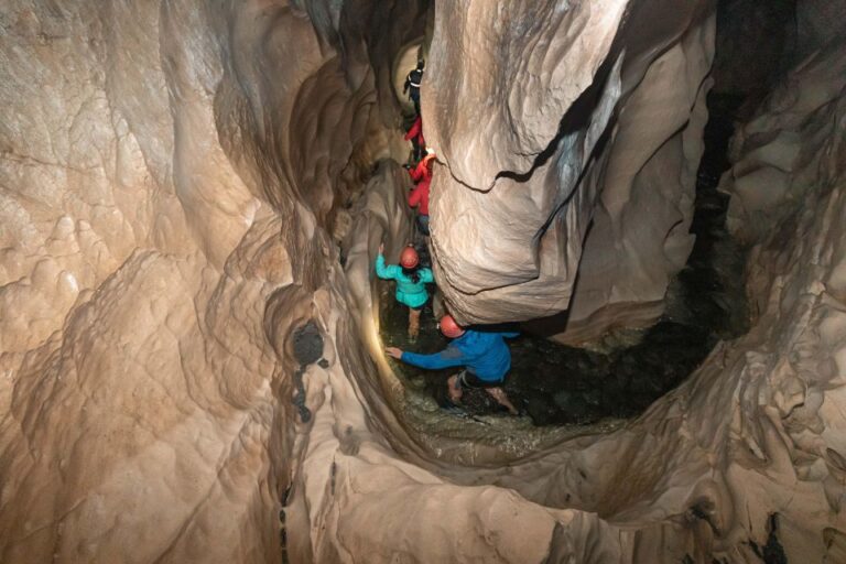 Christchurch: Cave Stream & Castle Hill Tour