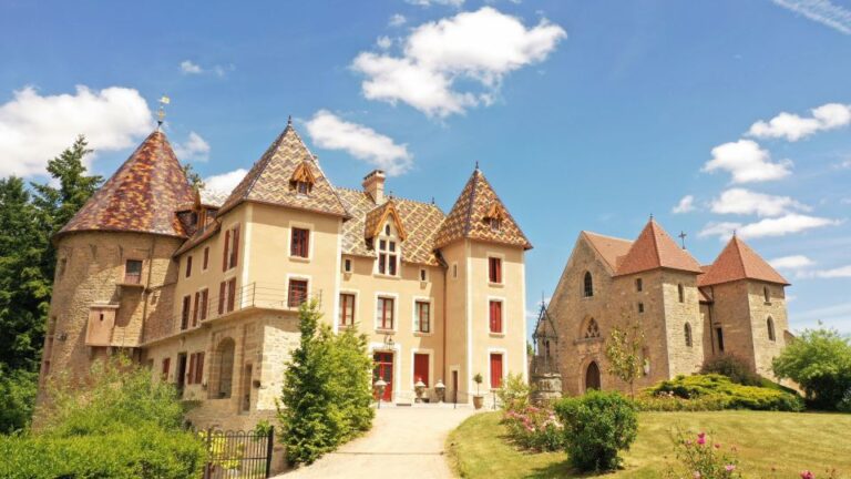 Couches Castle: Self-Guided Tour of the Castle and Its Parks