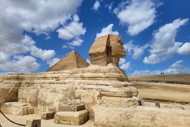 Day Tour to Giza Pyramids and Sphinx With Food Included