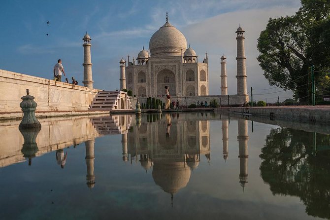 Delhi to Taj Mahal and Return – Transportation With Tour Guide.