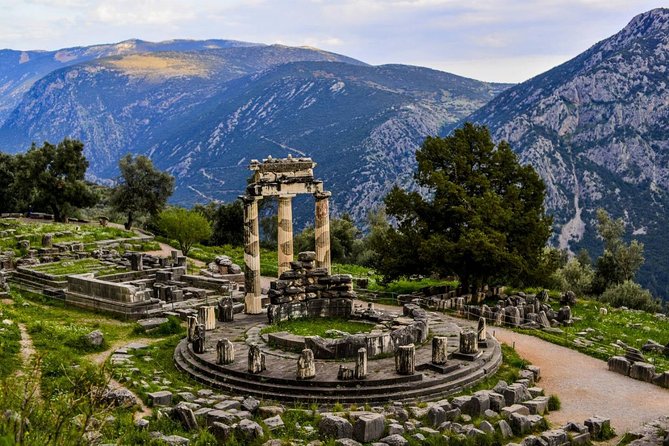 Delphi & Hosios Loukas Arachova Full Day Private Tour 8 Hours