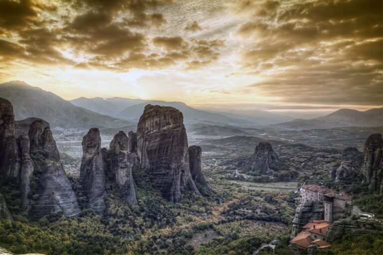 From Athens: 2-Day Delphi and Meteora Private Tour