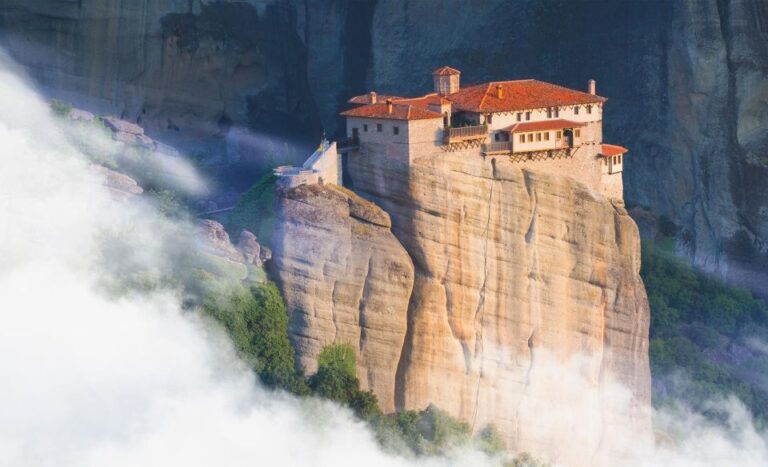From Athens: Meteora Full-Day Trip With Guide on Luxury Bus