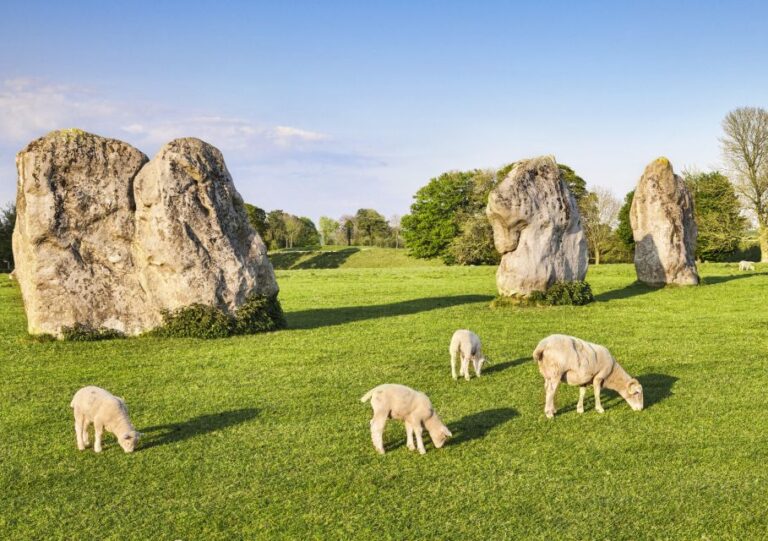 From Bath: Stonehenge & the Cotswolds Day Tour With Entry