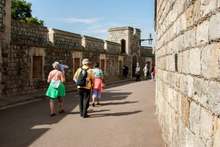 From London: Windsor Castle, Bath, and Stonehenge Day Trip