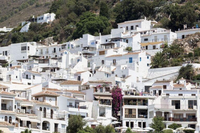 From Malaga: Nerja and Frigiliana Tour