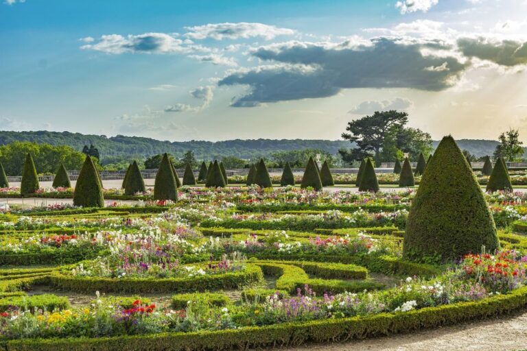 From Paris: Versailles Palace and Gardens Guided Experience