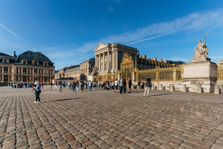 From Paris: Versailles Skip-the-Line Tour & Gardens Access