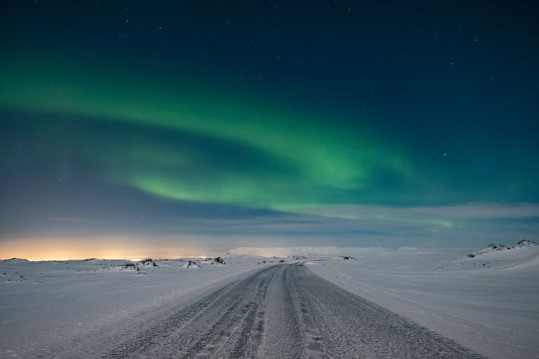 From Reykjavik: Northern Lights Minibus Tour