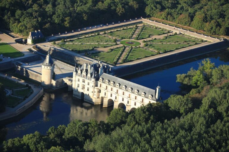 From Tours: Small Group Half Day Trip to Chenonceau Castle