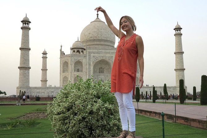 Full Day Trip to Taj Mahal – Agra From Delhi With Entrance Tickets