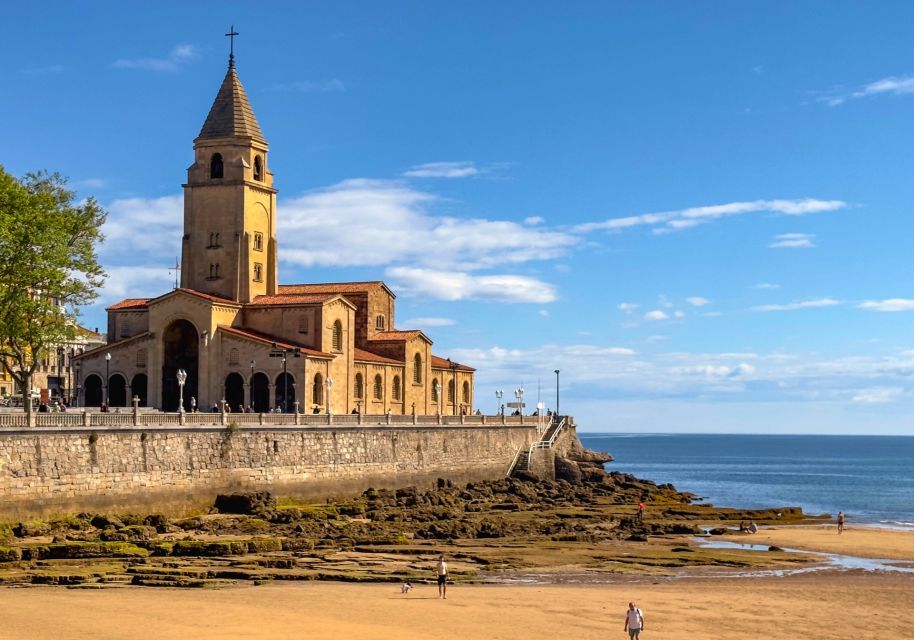 Gijón Scavenger Hunt and Sights Self-Guided Tour