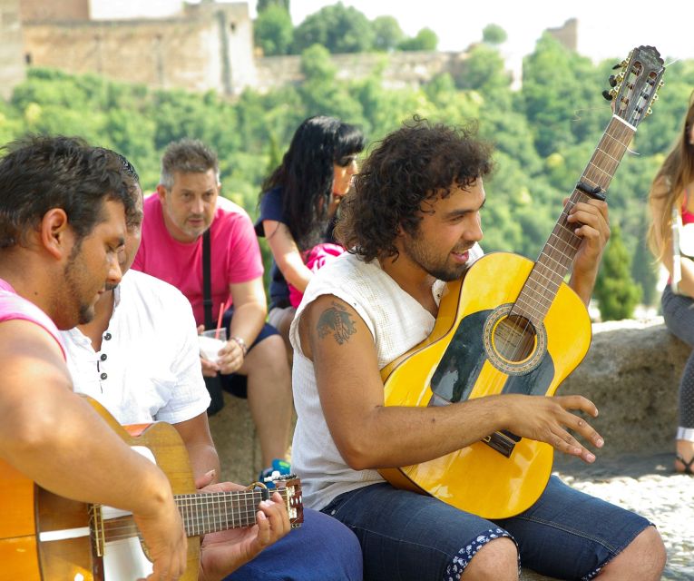 Granada: Albaicín & Sacromonte Walking Tour & Flamenco Show