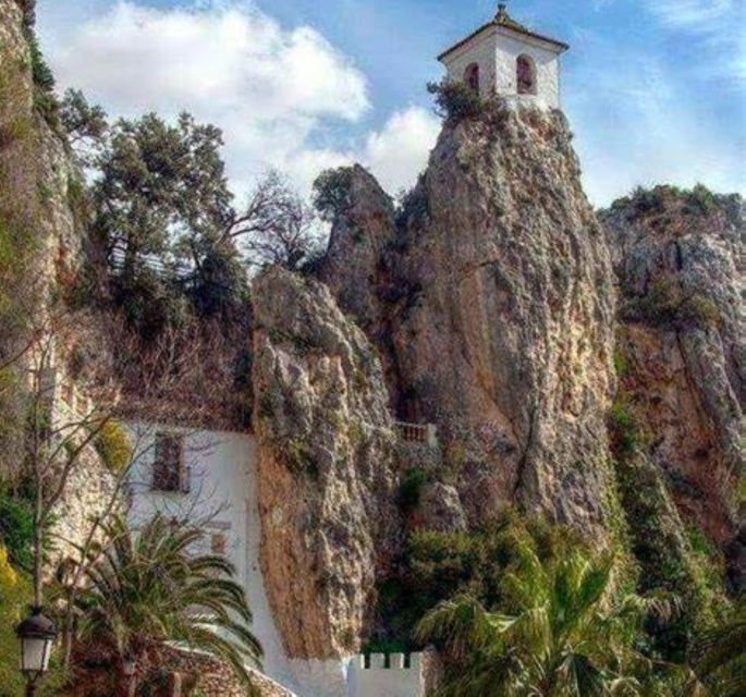 Guadalest: Alicante Reservoir and Guadalest Guided Tour - Description of Guadalest