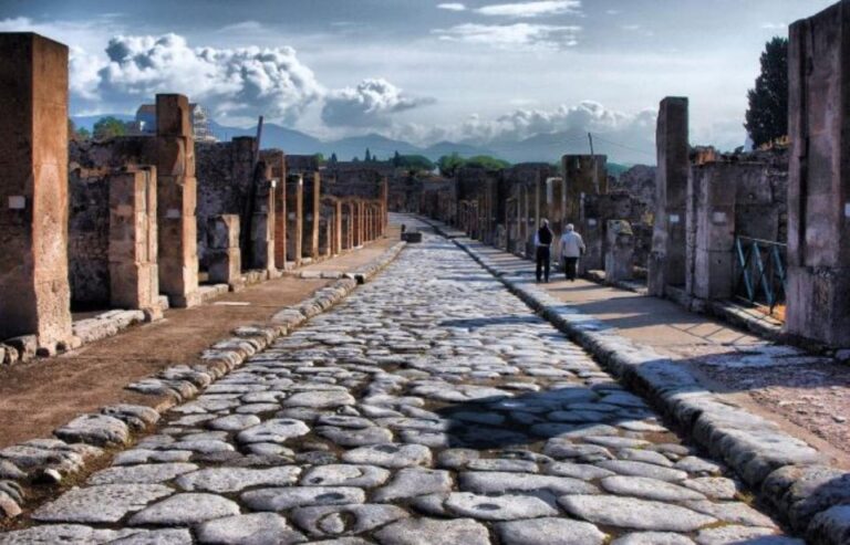 Half-Day Private Tour to Pompeii and Vesuvius From Naples