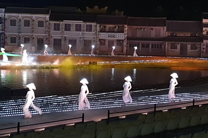 Hoi an Impression Show With a Local Tour Guide