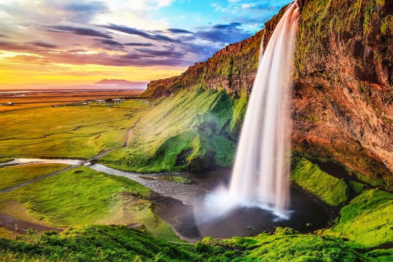 Iceland: Full-Day South Coast, Black Beach & Waterfalls Tour