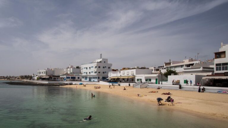 Lanzarote: Fuerteventura Return Ferry Ticket With Bus