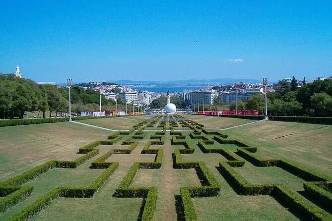 Lisbon Half Day Tour in Luxury Car