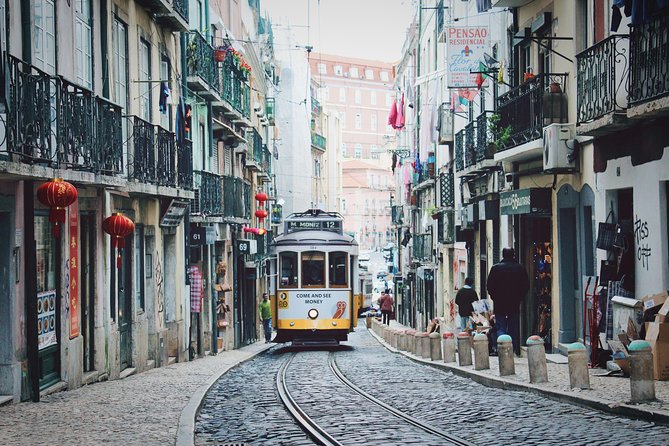 Lisbon Small-Group Instagram Sightseeing Tour