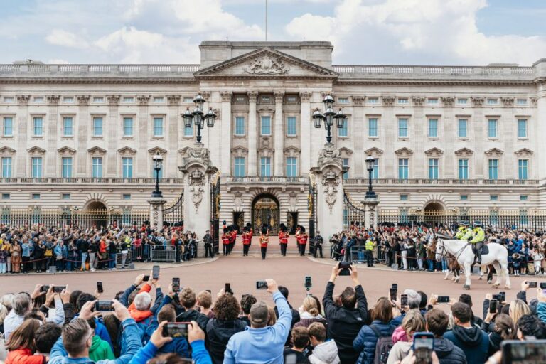 London: Experience the Changing of The Guard