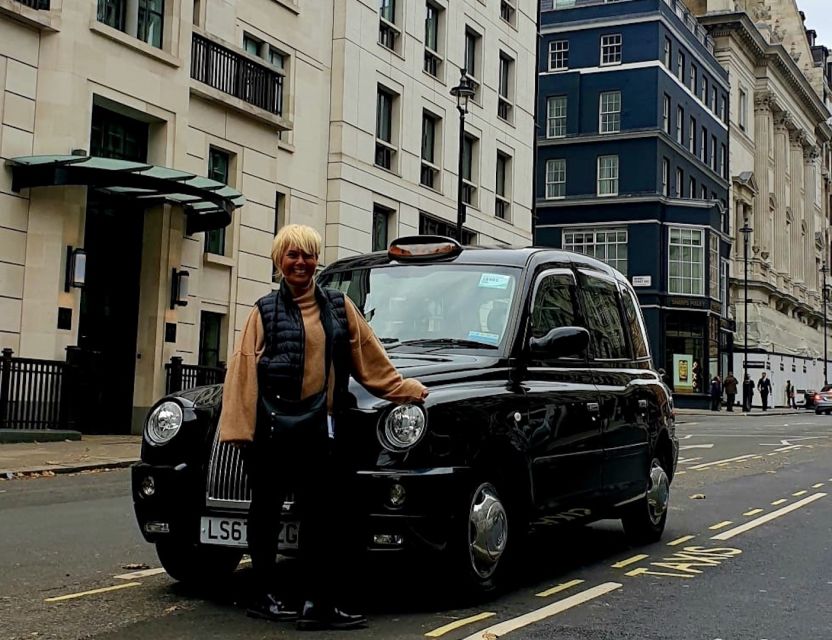 London: Monuments & Back Streets Guided Tour in Black Taxi