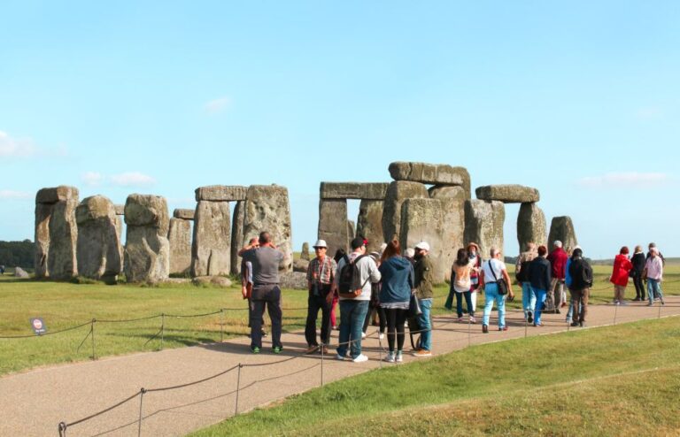 London: Stonehenge, Windsor, and Bath Day Trip by Bus