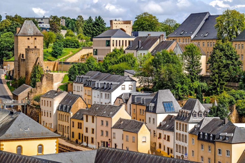 Luxembourg: First Discovery Walk and Reading Walking Tour