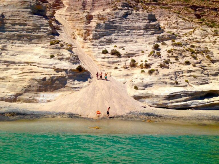 Milos: Full-Day Catamaran Cruise to Poliegos and Kleftiko