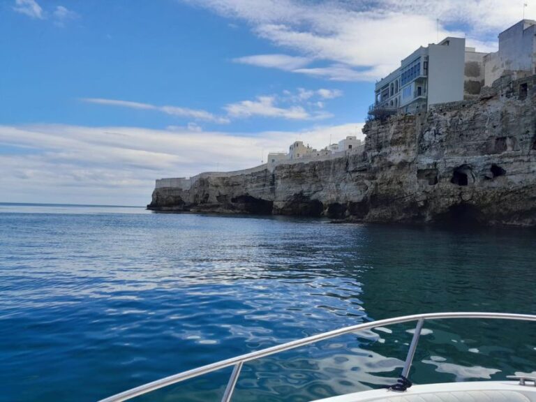 Monopoly: 2.5-Hour Cruise in a Gozzo Boat to the Polignano a Mare Caves