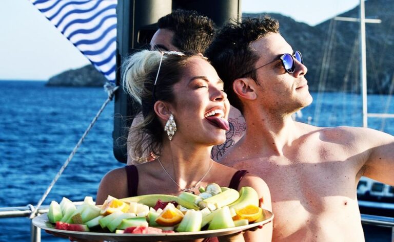 Mykonos: Sunset Boat Party With Open Bar & Live DJ