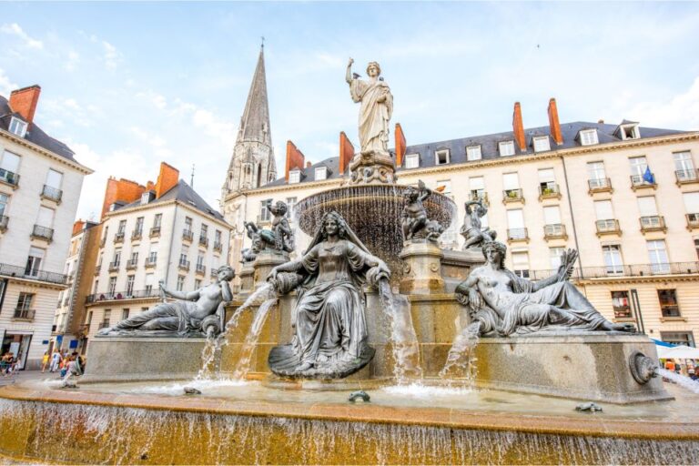 Nantes: Self-Guided Scavenger Hunt & Walking Tour