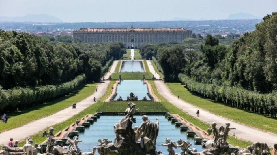 Naples: Palace of Caserta Driver Tour and Mozzarella Tasting