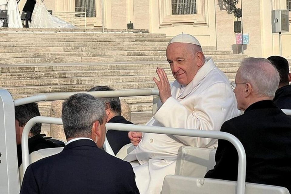 Newlywed Couples Blessing During Pope Francis Audience - Eligibility and Requirements