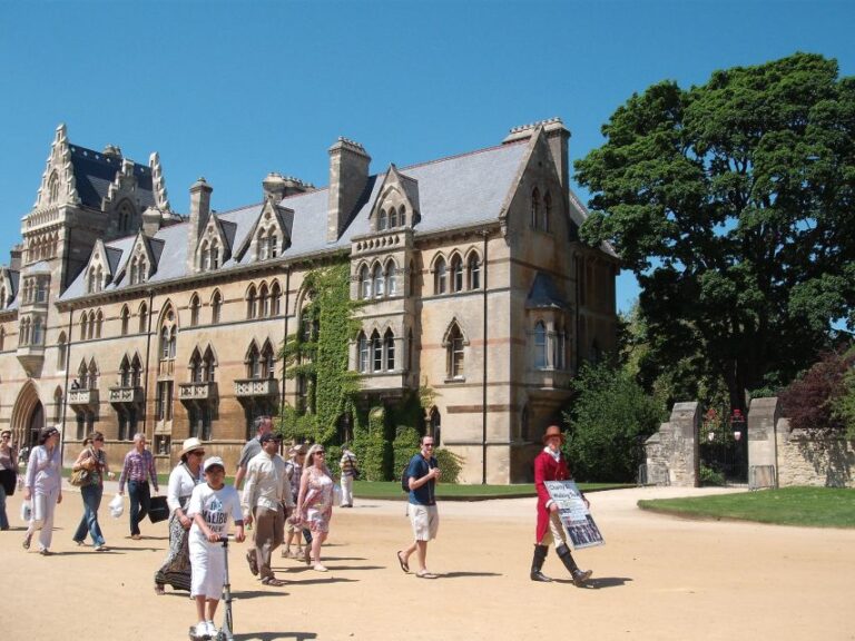 Oxford University: Guided Small Group Walking Tour