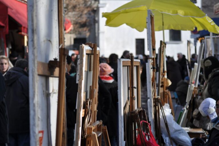 Paris: Charms of Montmartre Guided Walking Tour