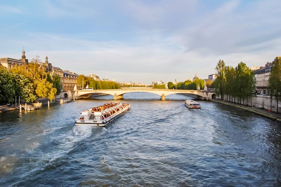 1 paris louvre reserved access and boat cruise Paris: Louvre Reserved Access and Boat Cruise